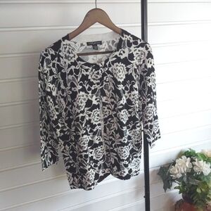 Floral Black and White Women's Top By Designers Orginals Size Medium